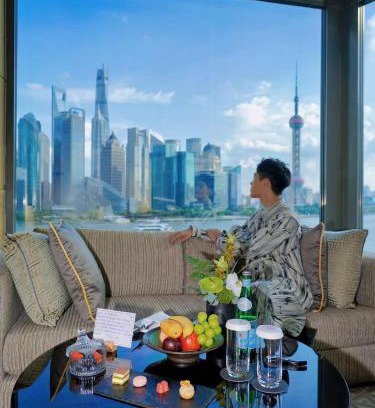 The North Bund Hotel | Banyantree Shanghai On the Bund - Tales rooftop bar boasts a jaw-dropping panoramic vista