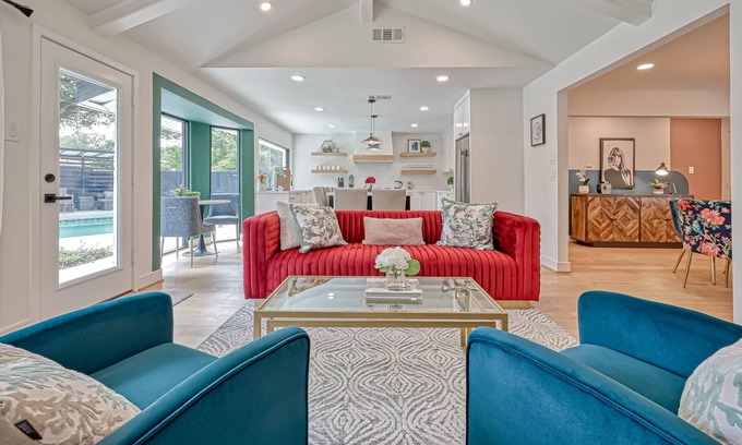Spring Branch Central House | Barefoot in Spring Branch, Modern Chic Home With Private Pool, Gourmet Kitchen