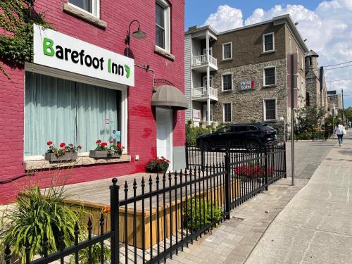 Downtown Ottawa Hostel | Barefoot Inn