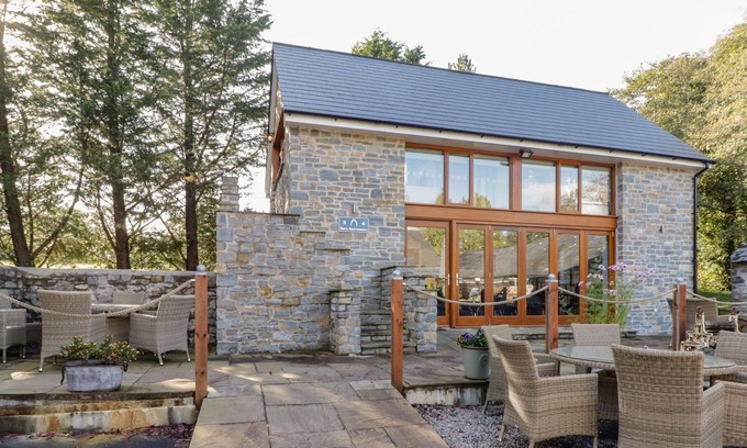 Nantgarw Apartment | BARN APARTMENT 4, romantic, luxury holiday cottage in Cardiff