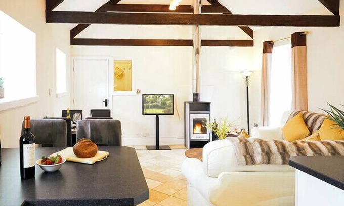 Muston House | Barn Cottage Deluxe - hot tub