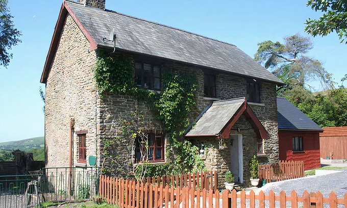 Mawr Cottage | Barn Cottage - Farm Park Stay with Hot Tub, BBQ & Fire Pit
