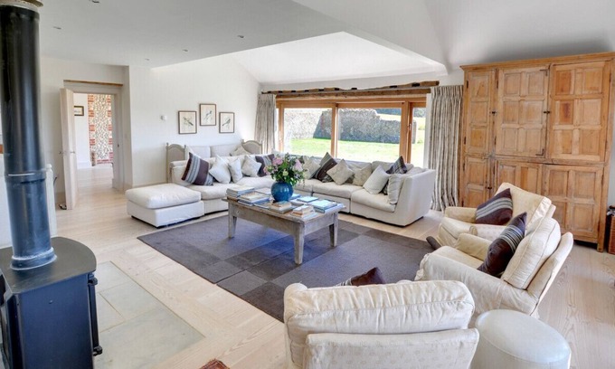 Cley next the Sea House | Barn Drift - Eight Bedroom House, Sleeps 16