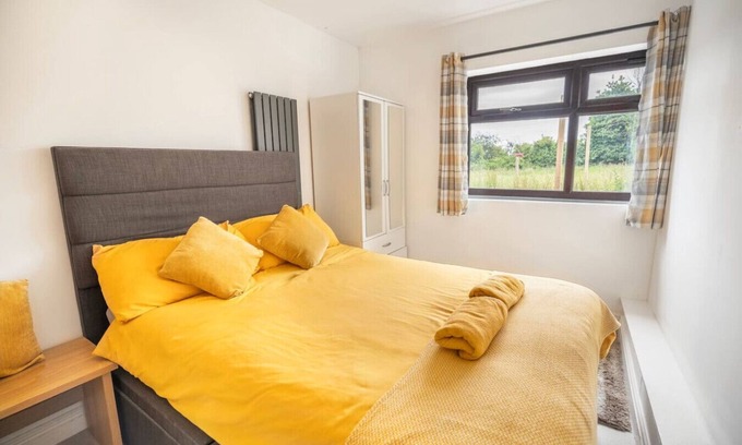 Stafford House | Barn House & Spacious & Countryside
