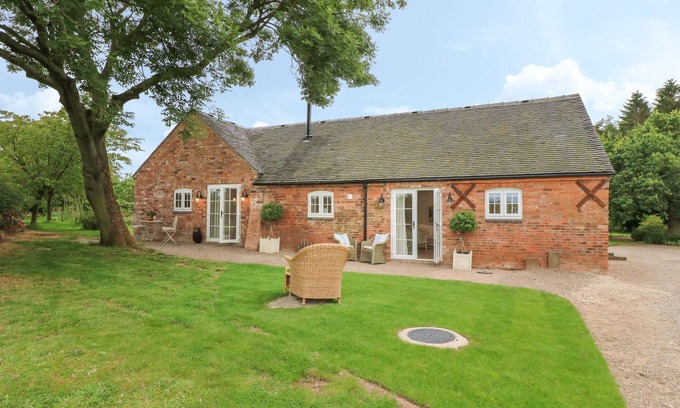 Kedleston Cottage | BARN OWL, romantic, with a garden in Brailsford