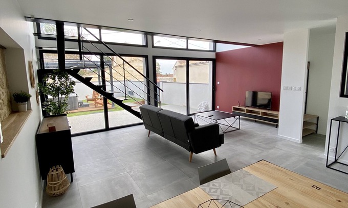 Saint-Andre-de-Cubzac House | Barn with spa / love room