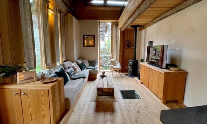 Bregaglia House | Barn1686 is located in the quiet village of Borgonovo, surrounded by nature and