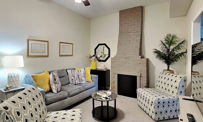 Metropolitan Condo | Barnard Row 1406 | Victorian District + Allows Pets