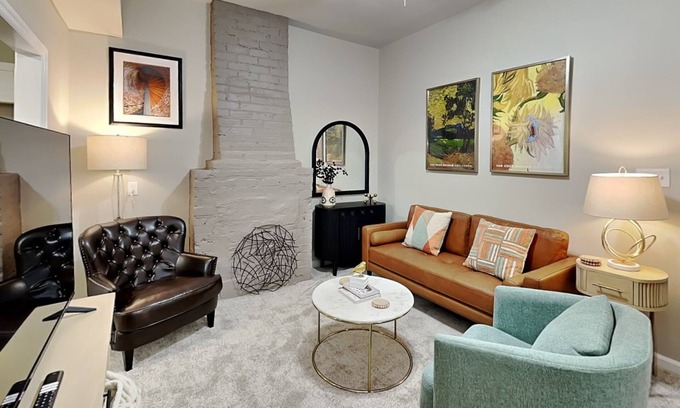 Metropolitan House | Barnard Row House | Pet-Friendly, Renovated Duplex + Walk to Forsyth Park!