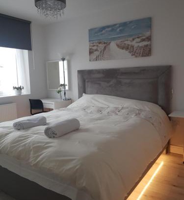Dublin House | Barnoaks House - Private Room Ensuite Bathroom HomeStay