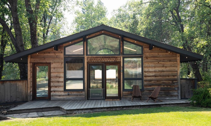 Mount Shasta Cabin | Basecamp Lodge - Cabin 1