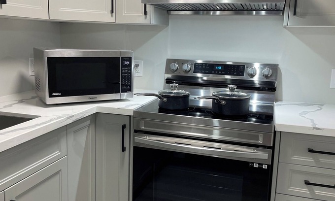 Brampton House | BASEMENT APARTMENT