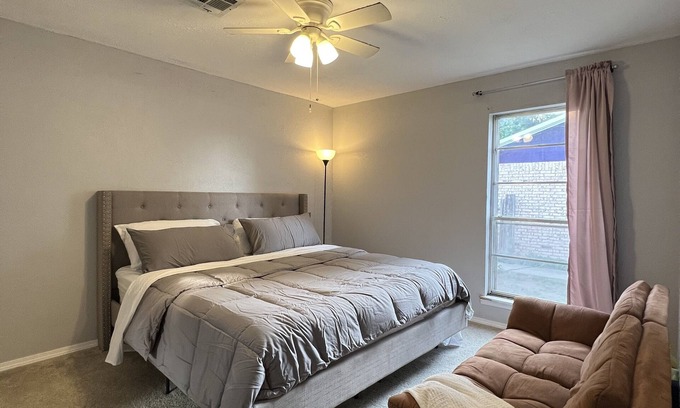 Laverne House | Basket Bungalow near walking trail family & pet friendly.
