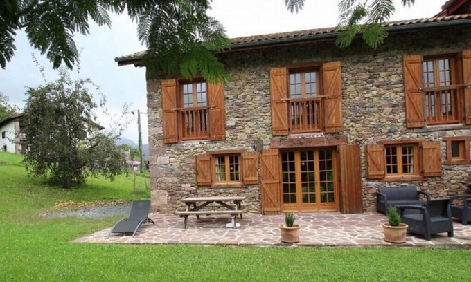 Saint-Etienne-de-Baigorry Cottage | Basque country