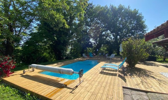 Labets-Biscay House | Basque house in a park with swimming pool and petanque area for 10 people