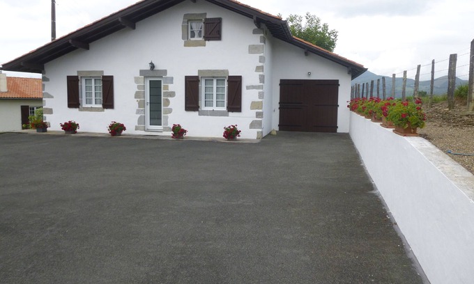 Irissarry House | Basque house located between sea and mountains.