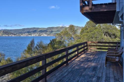 Clear Lake House | Bass Alley Bungalow Experience Wc Lodging
