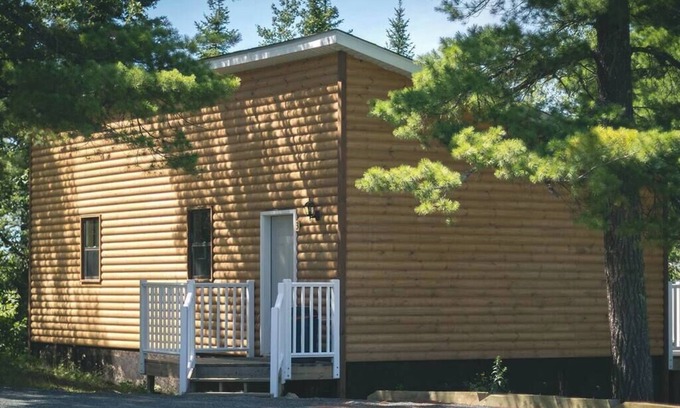 Kenora Cabin | Bass Bay Cabin - Lakewood Park Cabins