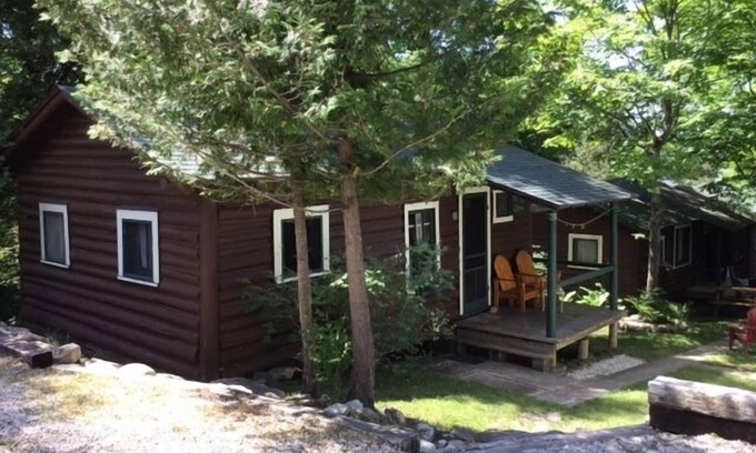 Cedarville Cabin | Bass Cove Cabin - LesCheneaux Landing