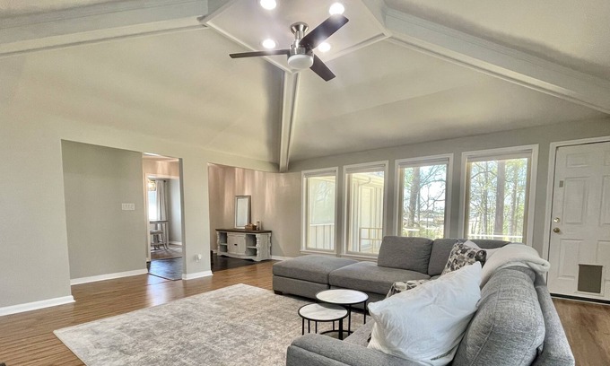 Batesville House | Batesville Newly Renovated 3 Bed 2 Bath