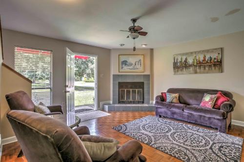 Westminster House | Baton Rouge Townhome with Pool Access - 7 Mi to LSU!