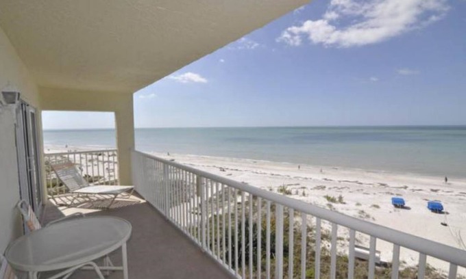 St. Petersburg - Clearwater Resort | Bay & Beach ClubnFlorida's Gulf Beach n Indian Shores, FLnTimeshare/Resort