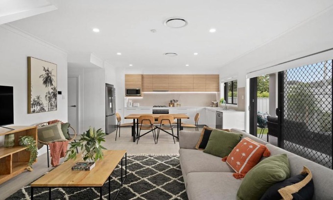 Booker Bay House | Bay Bliss U1 - Booker Bay, walk to Ettalong beach, shops, cafes