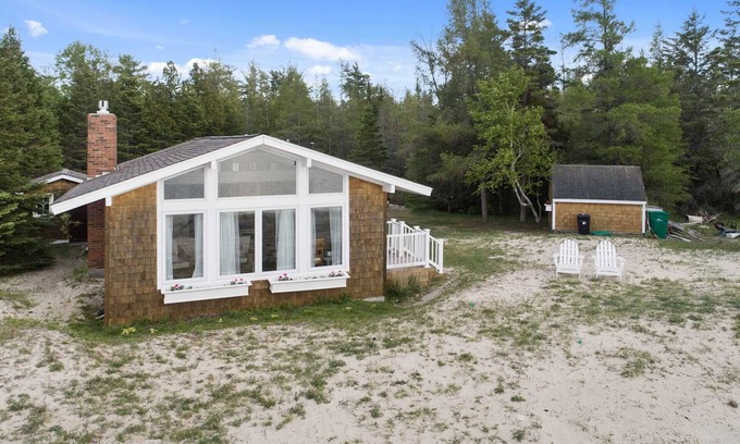 Carp Lake Cottage | Bay Breeze Cottage on Lake Michigan