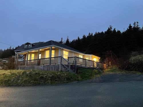 Bay Bulls House | Bay Bulls Waterfront Steps Totrail & Boat Tours!