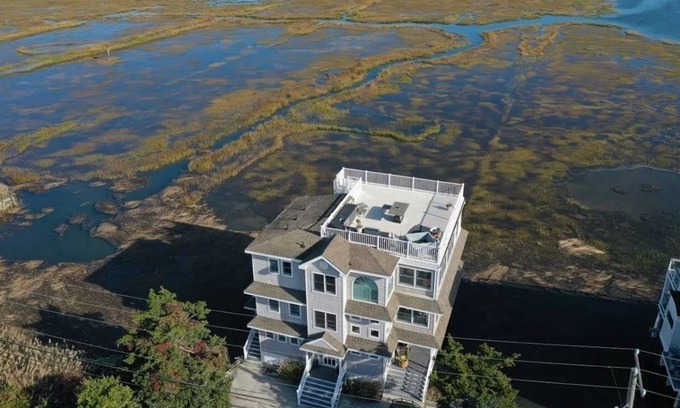 Goshen House | "Bay Dream" Avalon - 360 Views - Hot Tub - Roof Deck - Bike To Beach