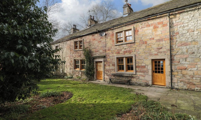 Skipton House | BAY HORSE FARM, family friendly, character holiday cottage in Skipton