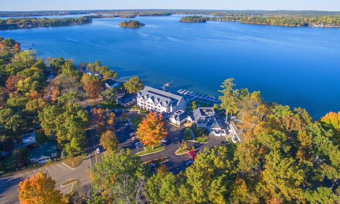 Shelbyville Resort | Bay Pointe Inn