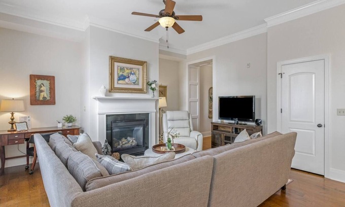 Historic District - North Condo | Bay St Beauty 2 Bedroom Condo in the Heart of SAV