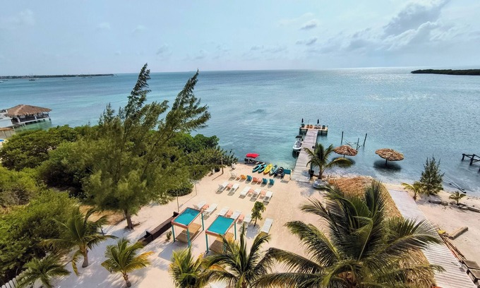 Caye Caulker Apartment | Bay Towers Hotel