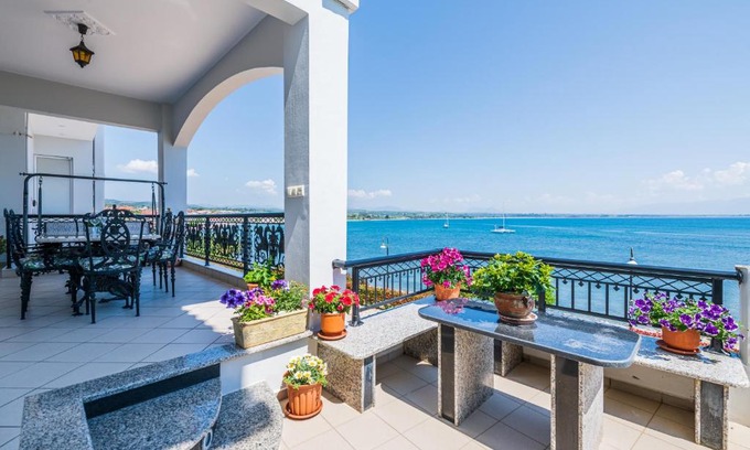 Petalidi Apartment | Bay View House