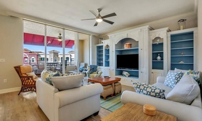 Redevelopment Area Apartment | Bayfront - Fifth Av., in the heart of Naples