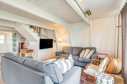 Kewaunee County House | Bayfront Luxemburg Cabin Rental with Private Beach!