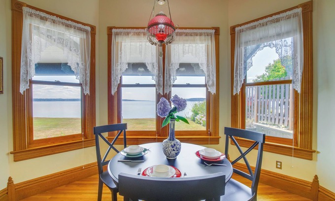 Tulalip House | Bayfront Tulalip Vacation Rental w/ Beach Access!