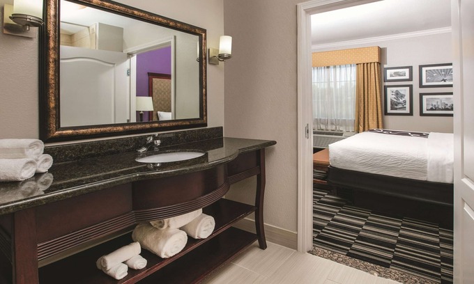 DeSoto Hotel | Baymont by Wyndham Dallas South-DeSoto