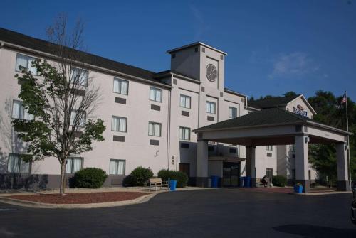 Portage Hotel | Baymont by Wyndham Portage