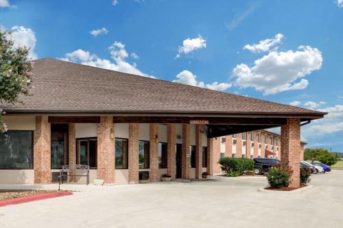 San Marcos Hotel | Baymont Inn & Suites San Marcos