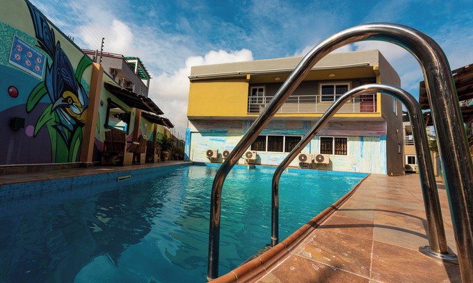 Teshie Hotel | Bays Luxury Lodge