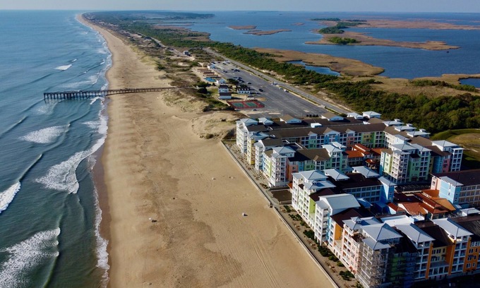 Sandbridge Condo | Bayside condo right on the beach, beautiful views, onsite pools