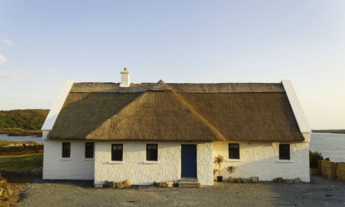 Cashel Cottage | BaySide Cottage "On the Shores of this Western Paradise"