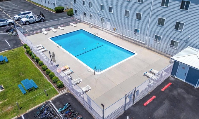 Ocean City Condo | Bayside Family Getaway with Pool
