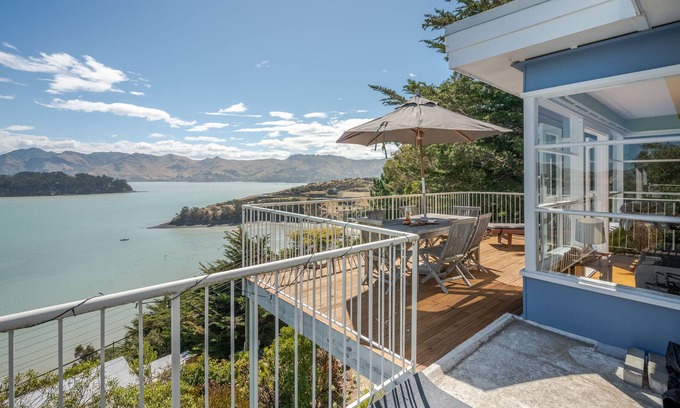 Diamond Harbour House | BAYVIEW BEAUTY - CHARTERIS BAY HOLIDAY HOME in Charteris Bay
