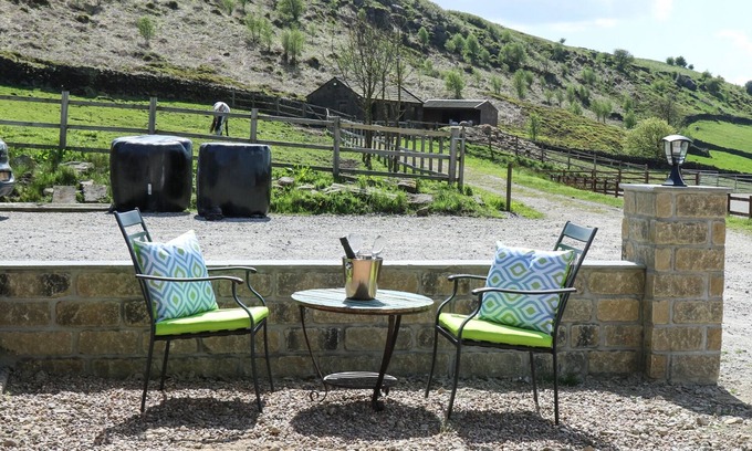 Sutton-in-Craven House | BAYWOOD COTTAGE, character holiday cottage in Cowling
