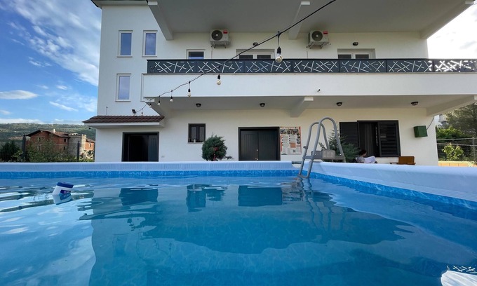 Berat Cabin | Baza Hostel Lodge: Part of Visit Albania Tour Operator, Swimming Pool