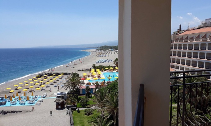 Presa Villa | BB Villa Overlooking Sea, Mountain, Coast - Renovated Ancient Winery More