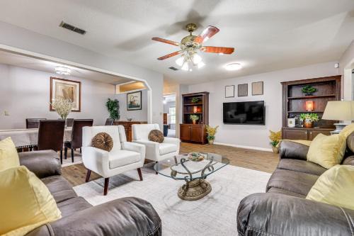 Edgar House | BBQ Ready Hawthorne Home with Screened-In Patio